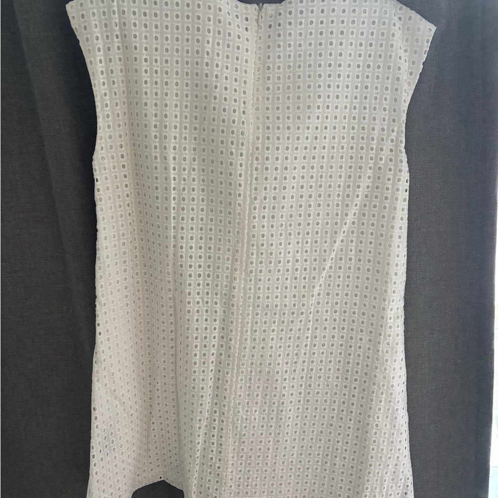 Izzy & Lola White Eyelet Sleeveless Blouse